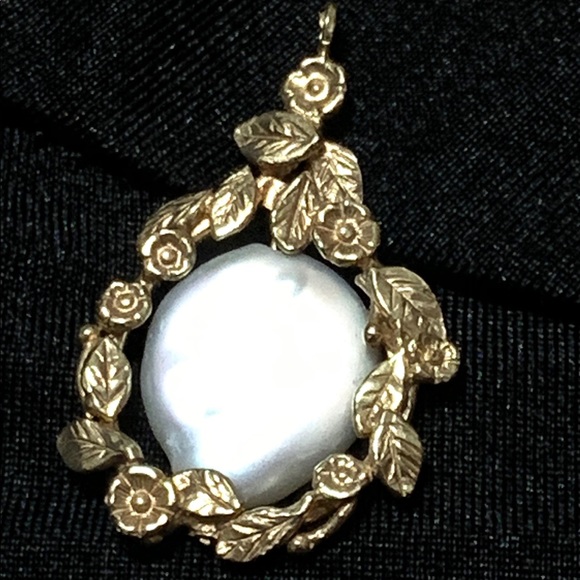 Gold plated pearl pendant - Picture 3 of 3
